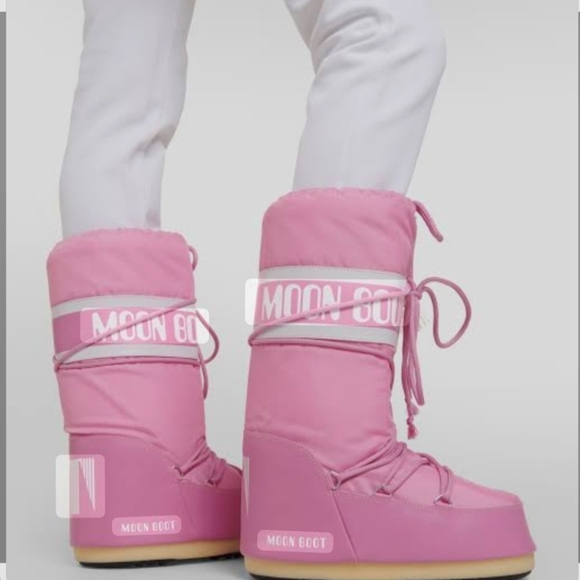 Moon Boot Women's Vibrant Pink Winter Boots - Picture 1 of 16